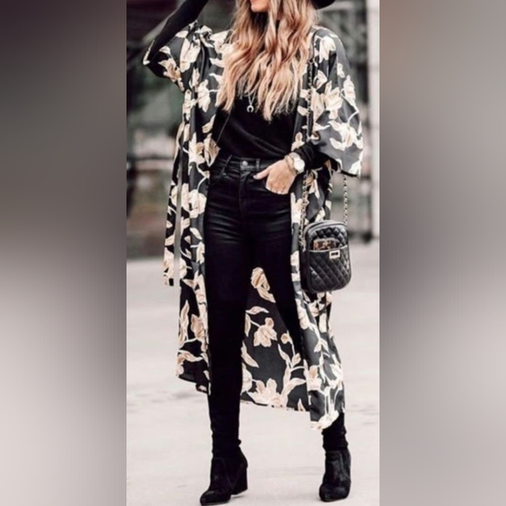 Maison Du Soir Women's Black And Tan Floral Kimono Robe | S/M